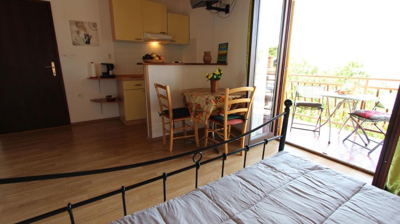Apartments And Rooms Jelka Malinska Eksteriør billede